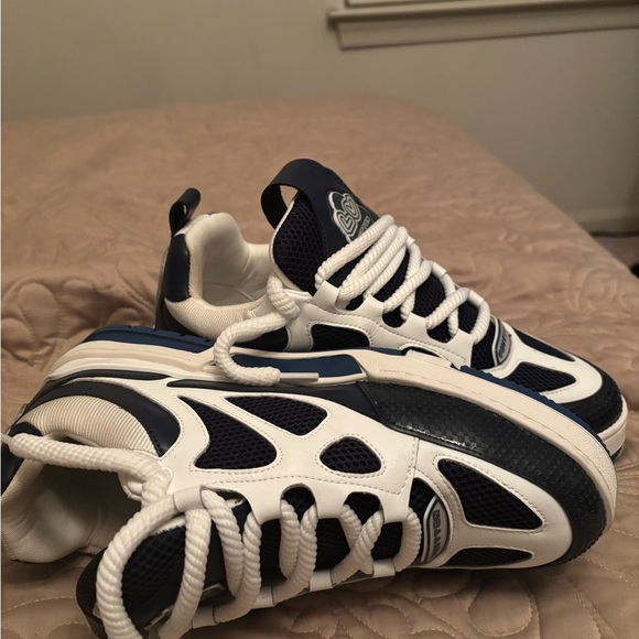 LV Skates - Picture 2 of 5